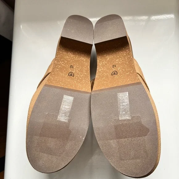 Rothy's Classic Clog in Butternut Brown With Gold Hardware - Picture 7 of 7